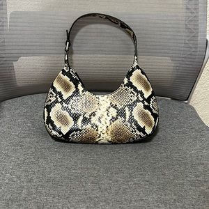 Small shoulder bag